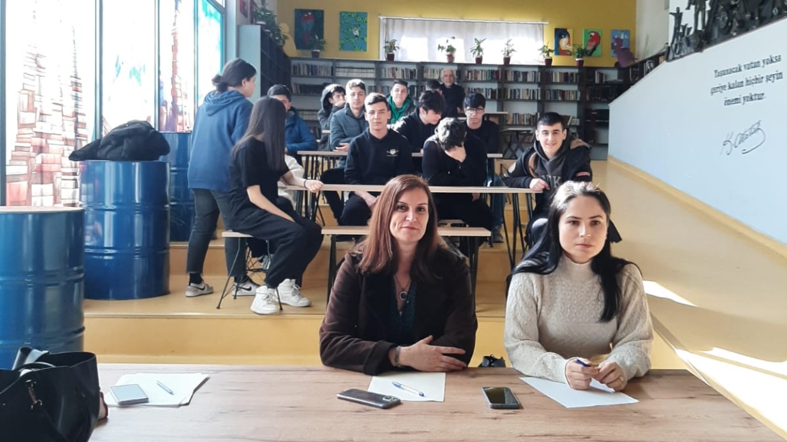 Türk Dili ve Edebiyatı zümremizin münazara etkinliği
